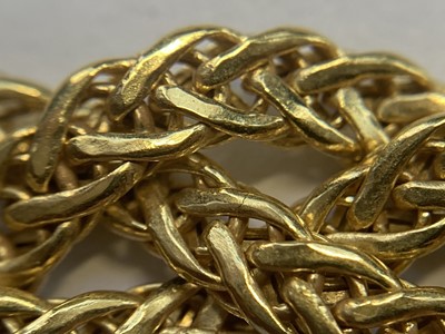 Lot 38 - A 9ct gold sapphire set necklace