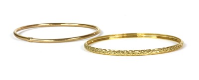 Lot 200 - A 9ct gold hollow round section bangle