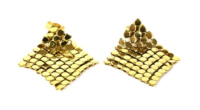 Lot 193 - A pair of 9ct rose gold drop earrings