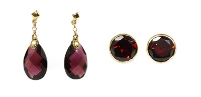 Lot 302 - A pair of gold single stone garnet stud earrings