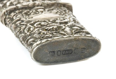 Lot 232 - A Georgian sterling silver etui, by Taylor & Perry