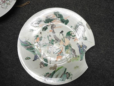 Lot 117 - A Chinese famille verte charger