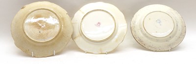 Lot 136 - A collection of pottery including: a blue and white pearlware plate