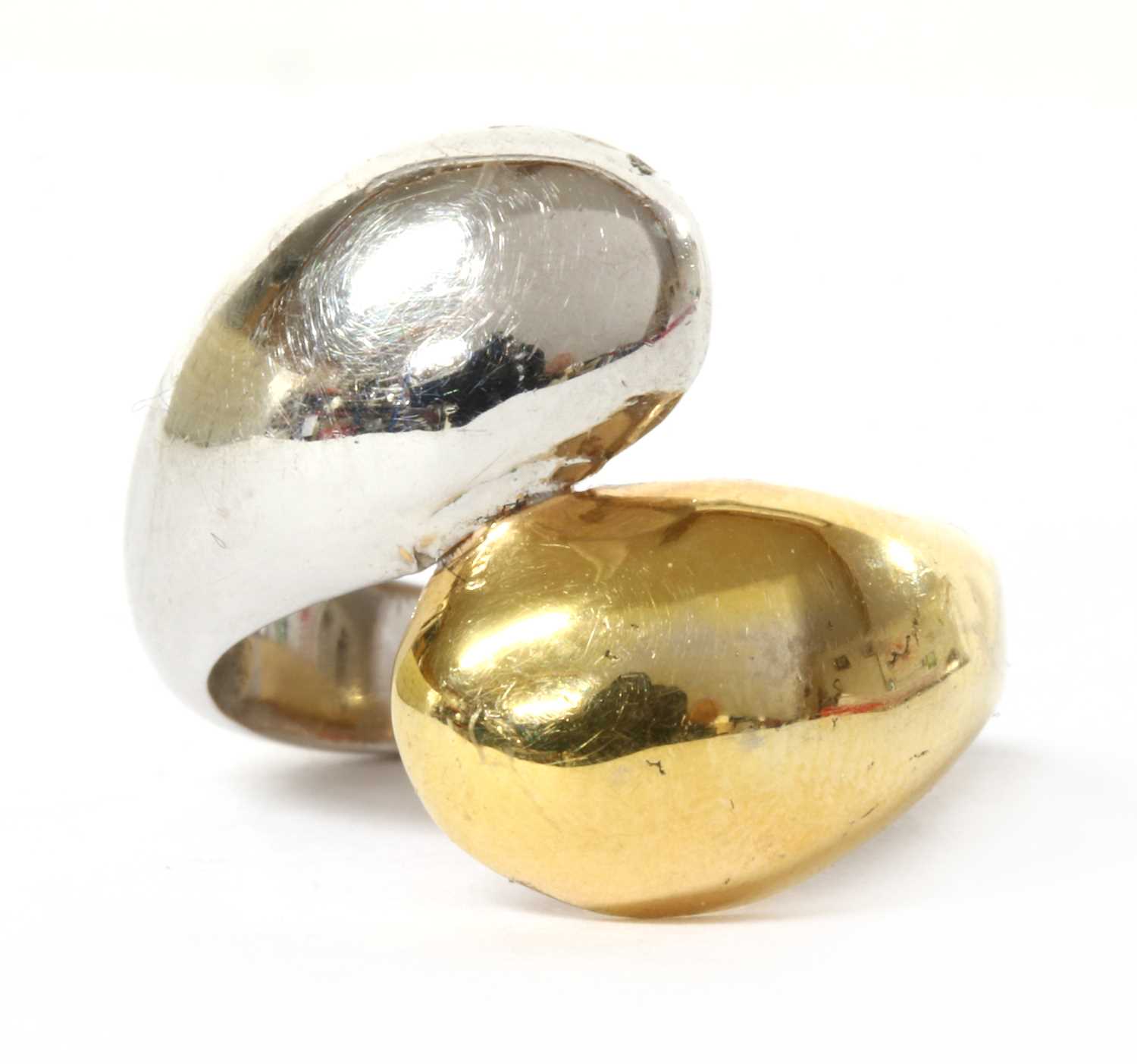 Lot 75 - A two colour gold ring