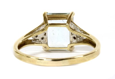 Lot 263 - A gold aquamarine and diamond ring