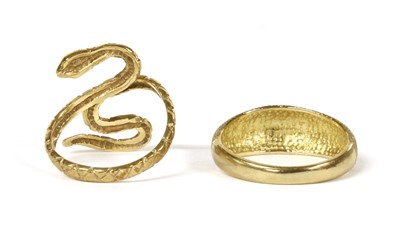 Lot 183 - A 9ct gold serpent or snake ring