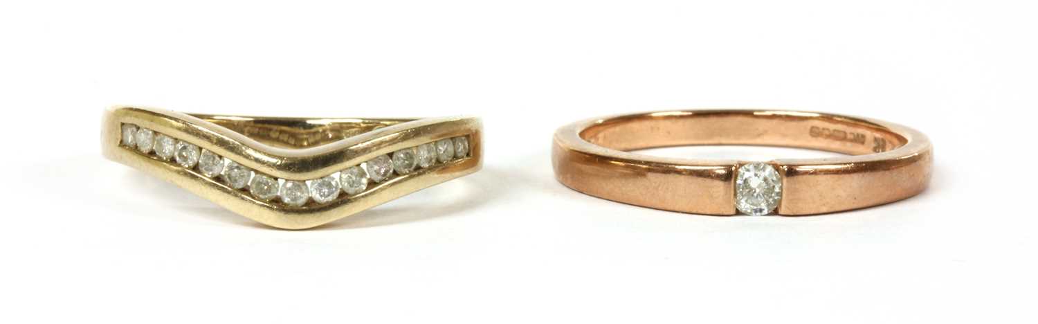 Lot 176 - A 9ct rose gold single stone diamond ring