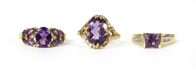 Lot 390 - A 9ct gold single stone amethyst ring