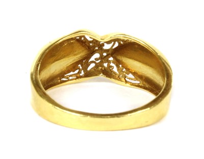Lot 76 - A 22ct gold ring