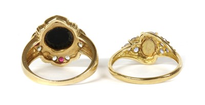 Lot 371 - Two 9ct gold rings