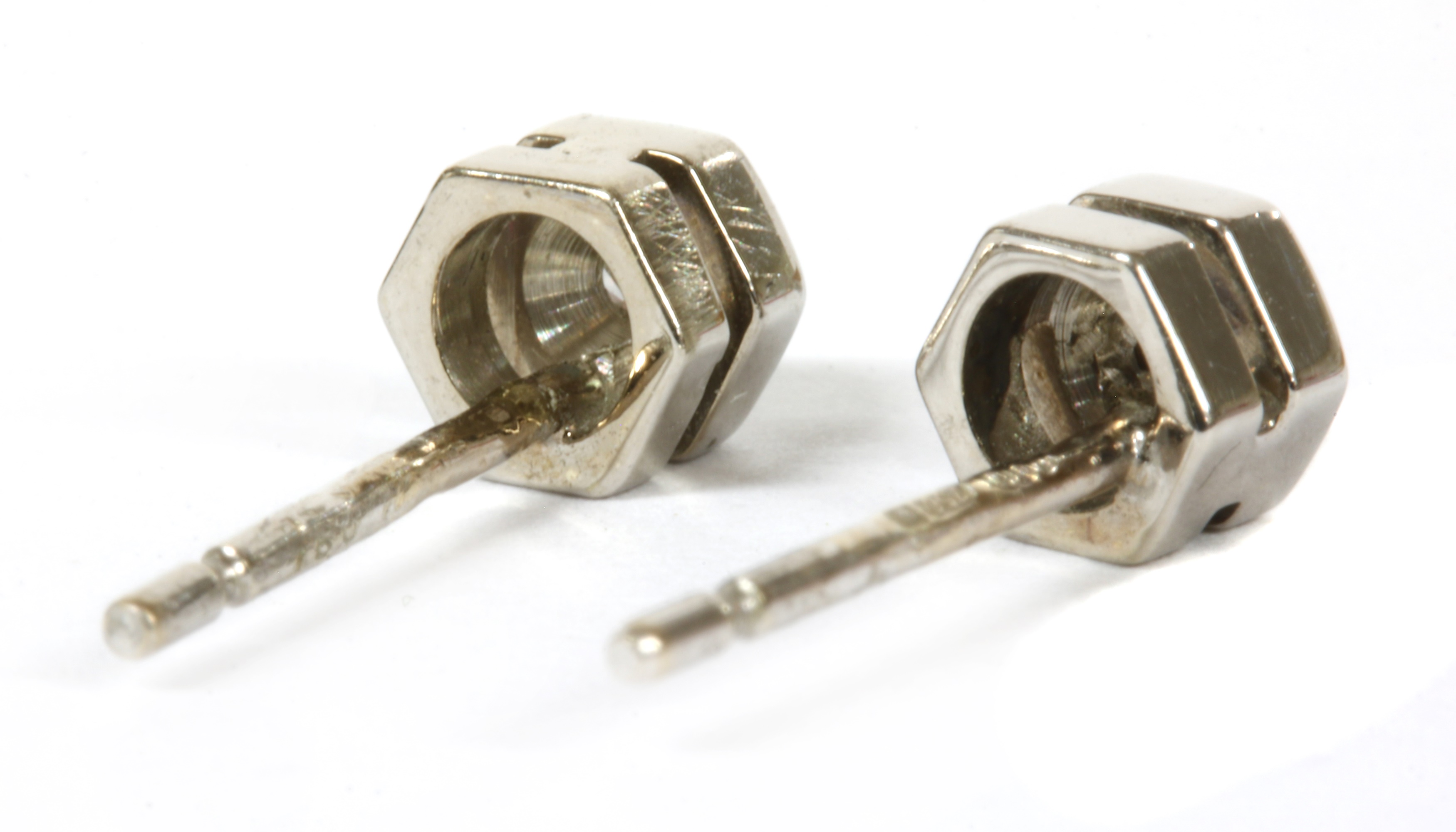 gold single stone stud price