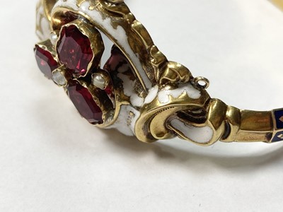 Lot 3 - A Swedish gold paste, split pearl and enamel hollow hinged bangle, c.1850