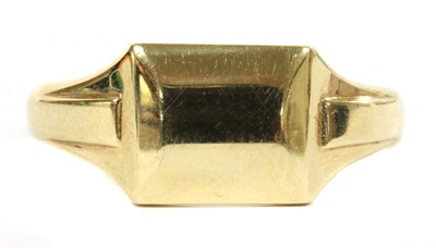 Lot 450 - A 9ct gold signet ring, by Henry Griffith & Sons