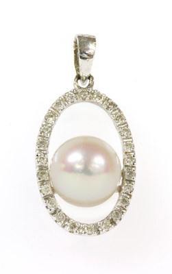 Lot 352 - An 18ct white gold single stone cultured pearl pendant