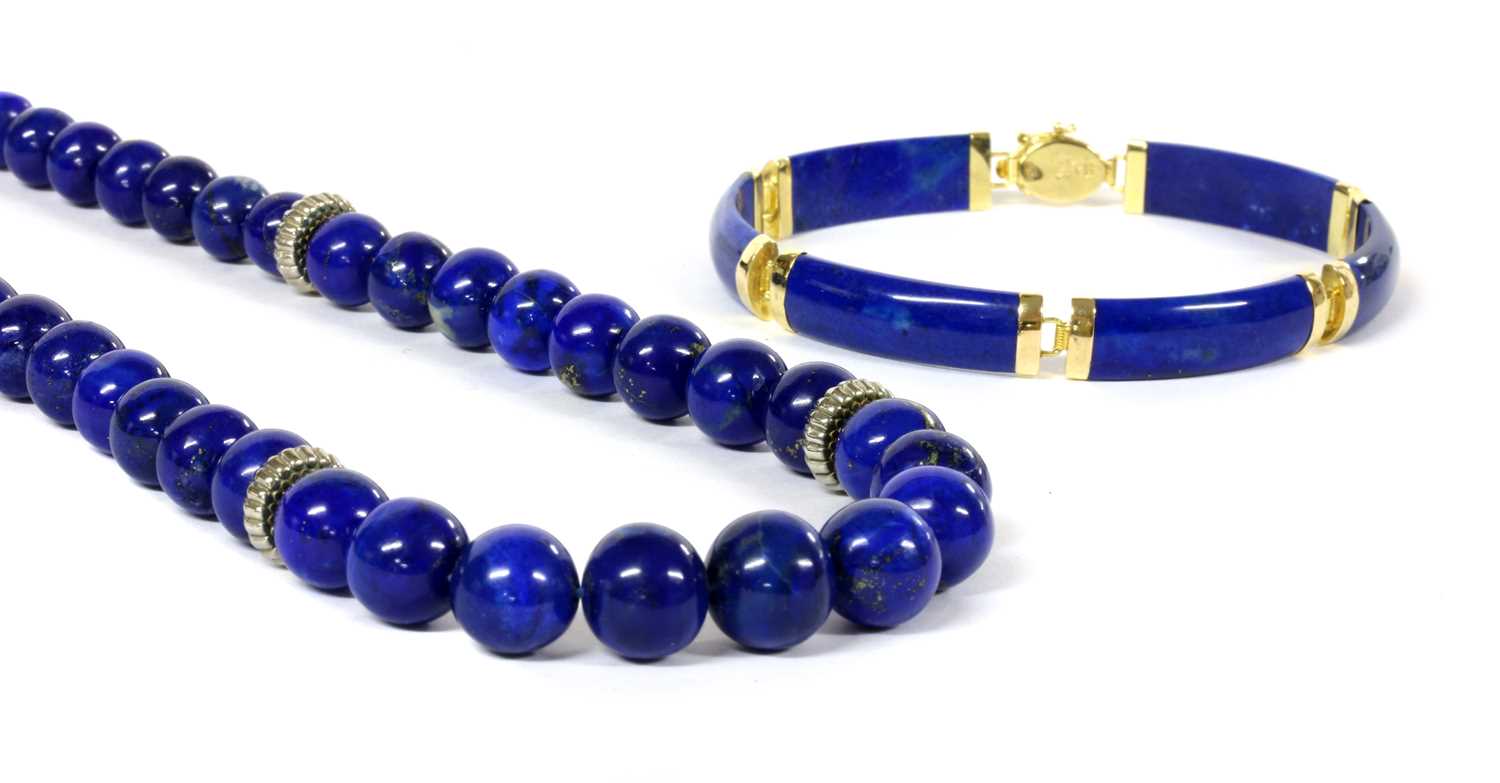 Lot 267 - A single row graduated lapis lazuli bead necklace
