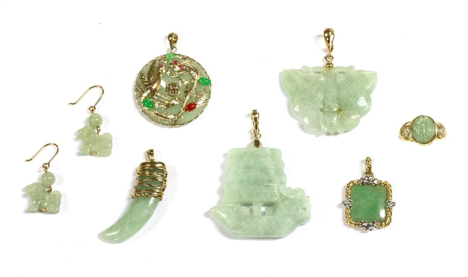Lot 414 - A quantity of gold jade jewellery