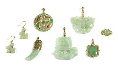 Lot 414 - A quantity of gold jade jewellery