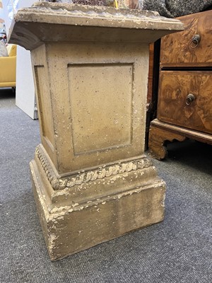 Lot 380 - A Royal Doulton urn and stand