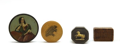 Lot 71 - A collection of pill boxes and similar