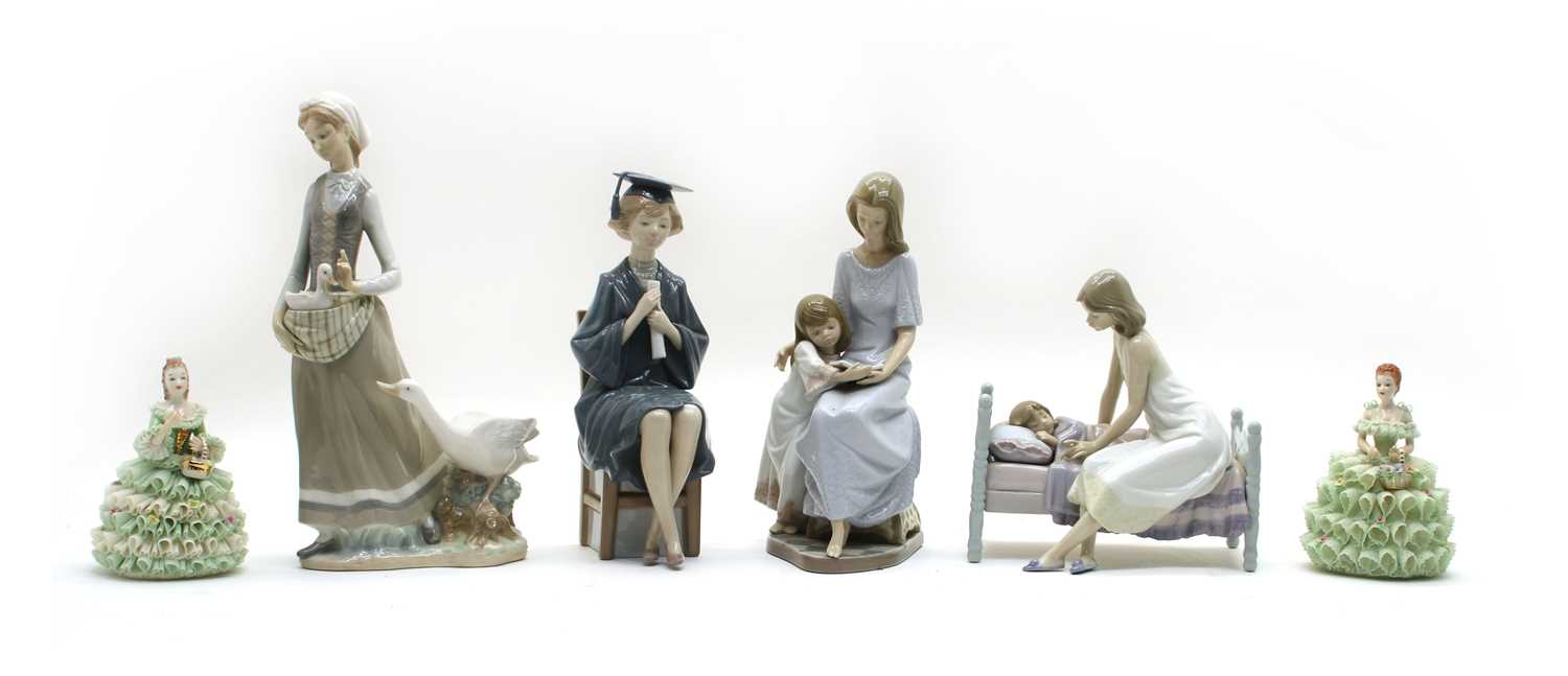 Lot 33 - A collection of Lladro porcelain figures