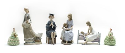 Lot 33 - A collection of Lladro porcelain figures