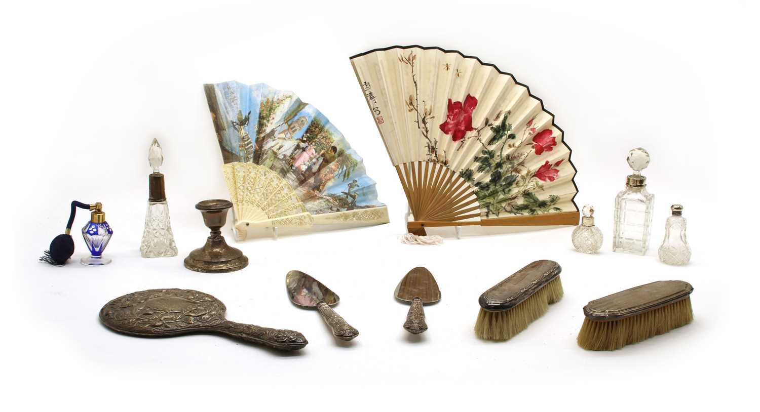 Lot 14 - A collection of 17 fans