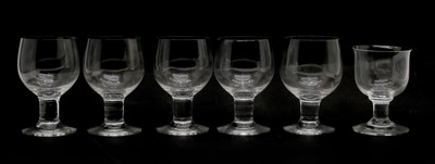 Lot 86 - A collection of glassware