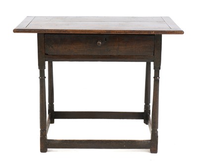 Lot 206 - An oak side table