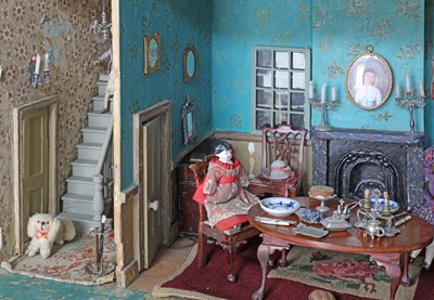 Lot 274 - A fine Regency doll's house