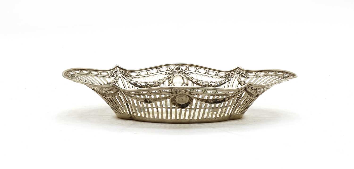 Lot 20 - A late 19th century continental 800 standard silver pierced dish