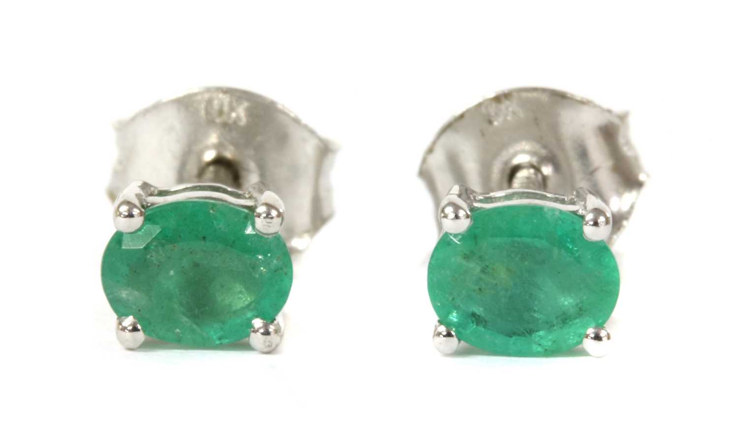 Lot 123 - A pair of white gold single stone emerald stud earrings