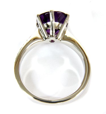 Lot 155 - An 18ct white gold amethyst and diamond ring