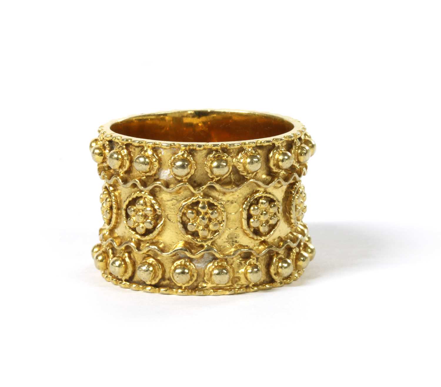 Lot 98 - A 9ct gold Etruscan Revival-style ring, c.1970