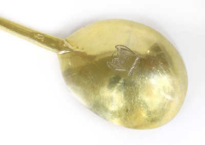 Lot 798 - A 17th century silver seal top spoon