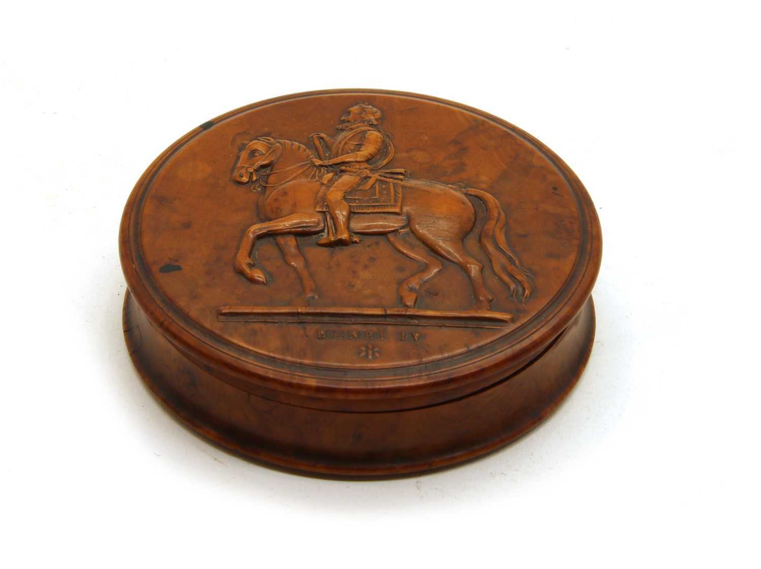 Lot 133 - A 19th century French treen snuff box