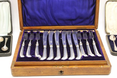 Lot 22 - A cased set of six George VI silver coffee spoons