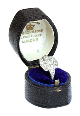 Lot 173 - An Art Deco diamond set cushion shaped cluster ring