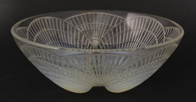 Lot 140 - A Lalique 'Coquilles' glass bowl