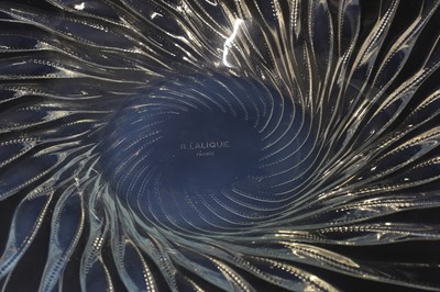 Lot 139 - A Lalique 'Algues' opalescent glass dish