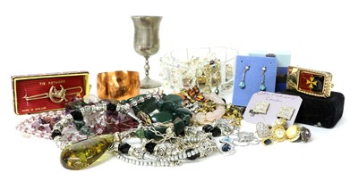 Lot 242 - A quantity of jewellery