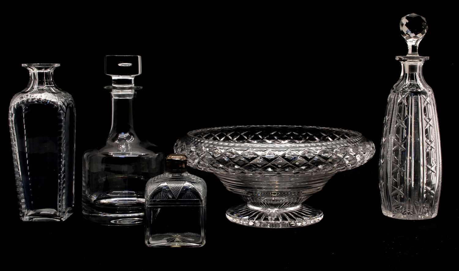 Lot 114 - A pair of early 19th century Anglo-Irish spirit flasks with crest engraved silver lids