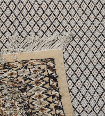 Lot 526 - A wool rug
