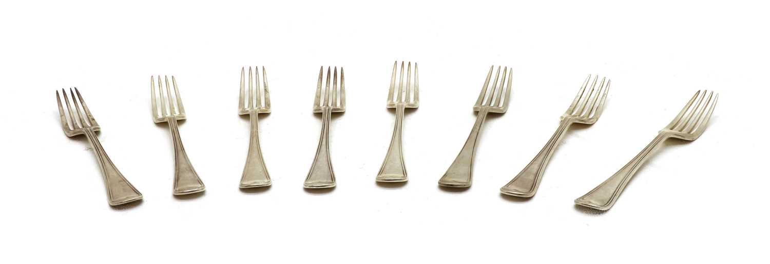 Lot 19 - A set of eight Old English and thread pattern dessert forks