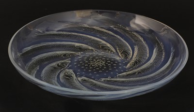 Lot 138 - A Lalique 'Poissons' opalescent glass dish