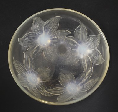 Lot 137 - A Lalique 'Lys' opalescent glass bowl