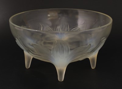 Lot 137 - A Lalique 'Lys' opalescent glass bowl