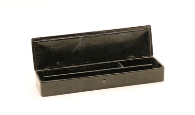 Lot 65 - A rectangular lacquered box