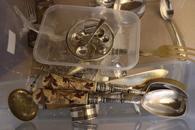 Lot 61 - Assorted silver and silver plated items