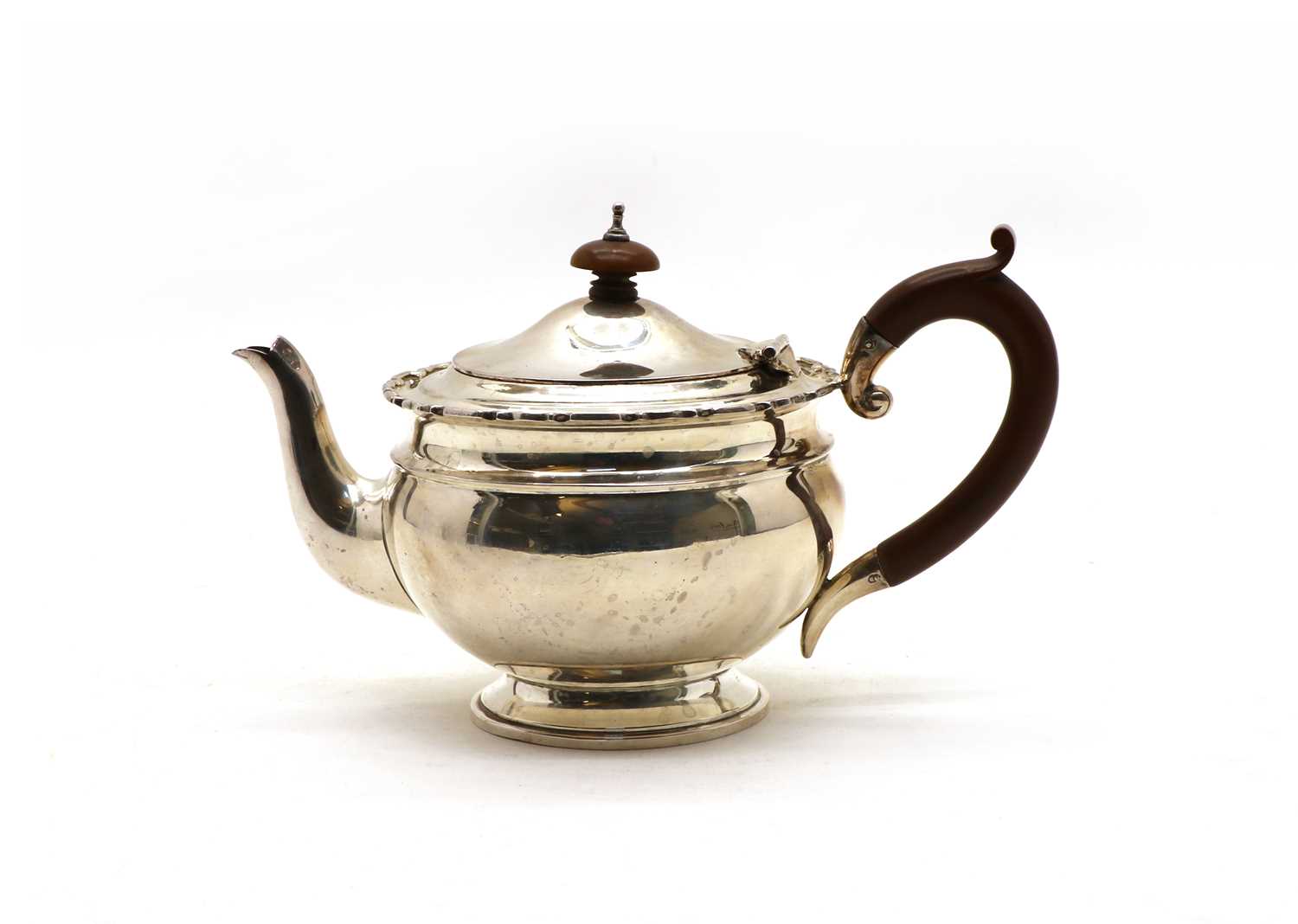 Lot 26 - A George V silver teapot