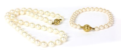 Lot 212 - A single row uniform cultured pearl necklace